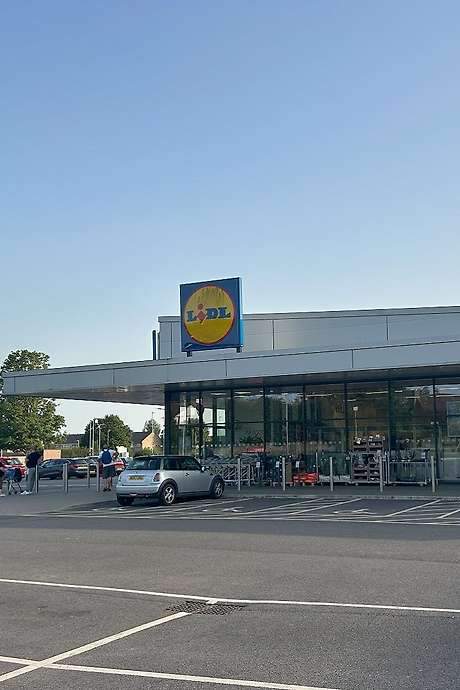    This behind-the-scenes documentary lifts the lid on Lidl, shedding light on how the shop keeps costs down and unpacking the secrets of the middle aisle.  